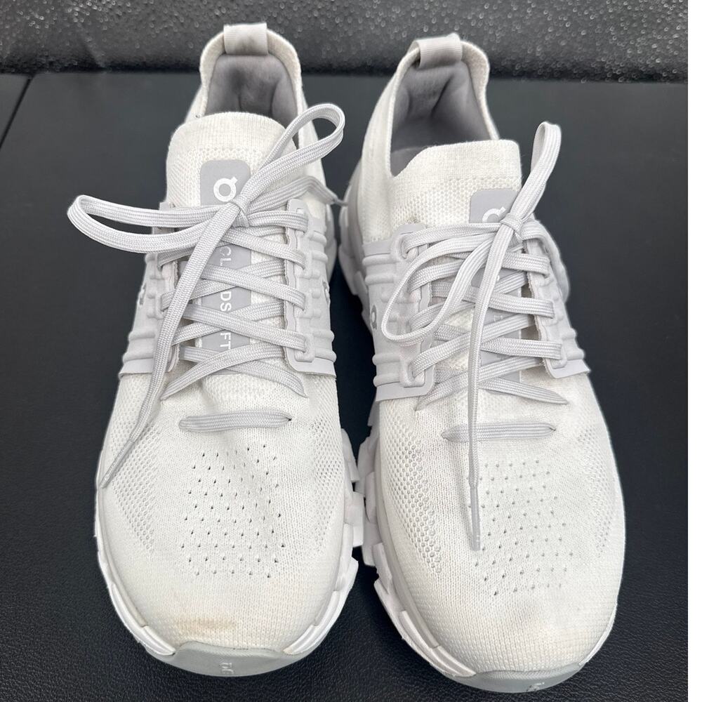 On Cloud Womens White Size 8